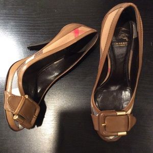 Burberry pumps